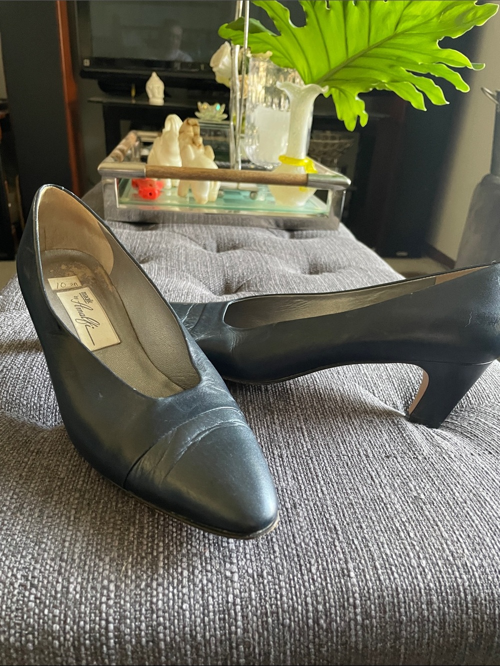 Vintage Amalfi handmade in Italy Cap toe navy Leather Pumps